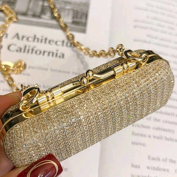 Elegant Gold Chain Clutch - Picture 4 of 8